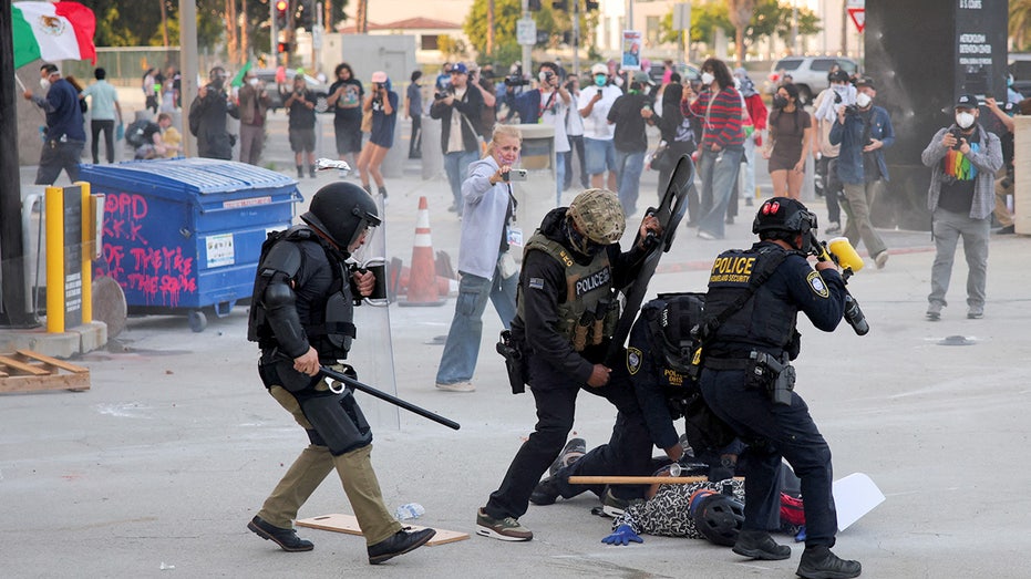 media-2025-06-07t040236z_610442240_rc2exeaylgyr_rtrmadp_3_usa-migration-protest-los-angeles