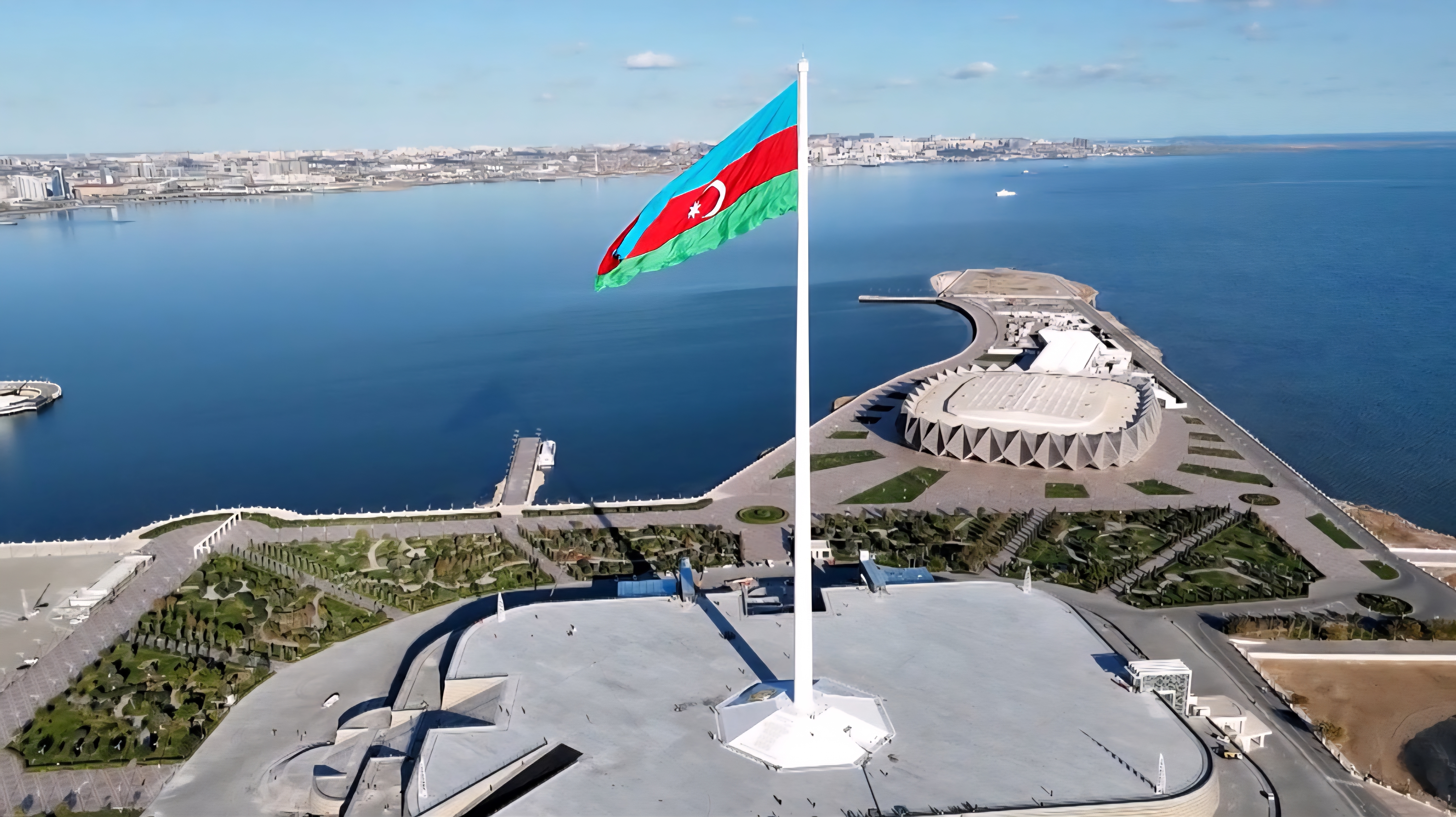 media-dunyanin-en-buyuk-bayragi-azerba