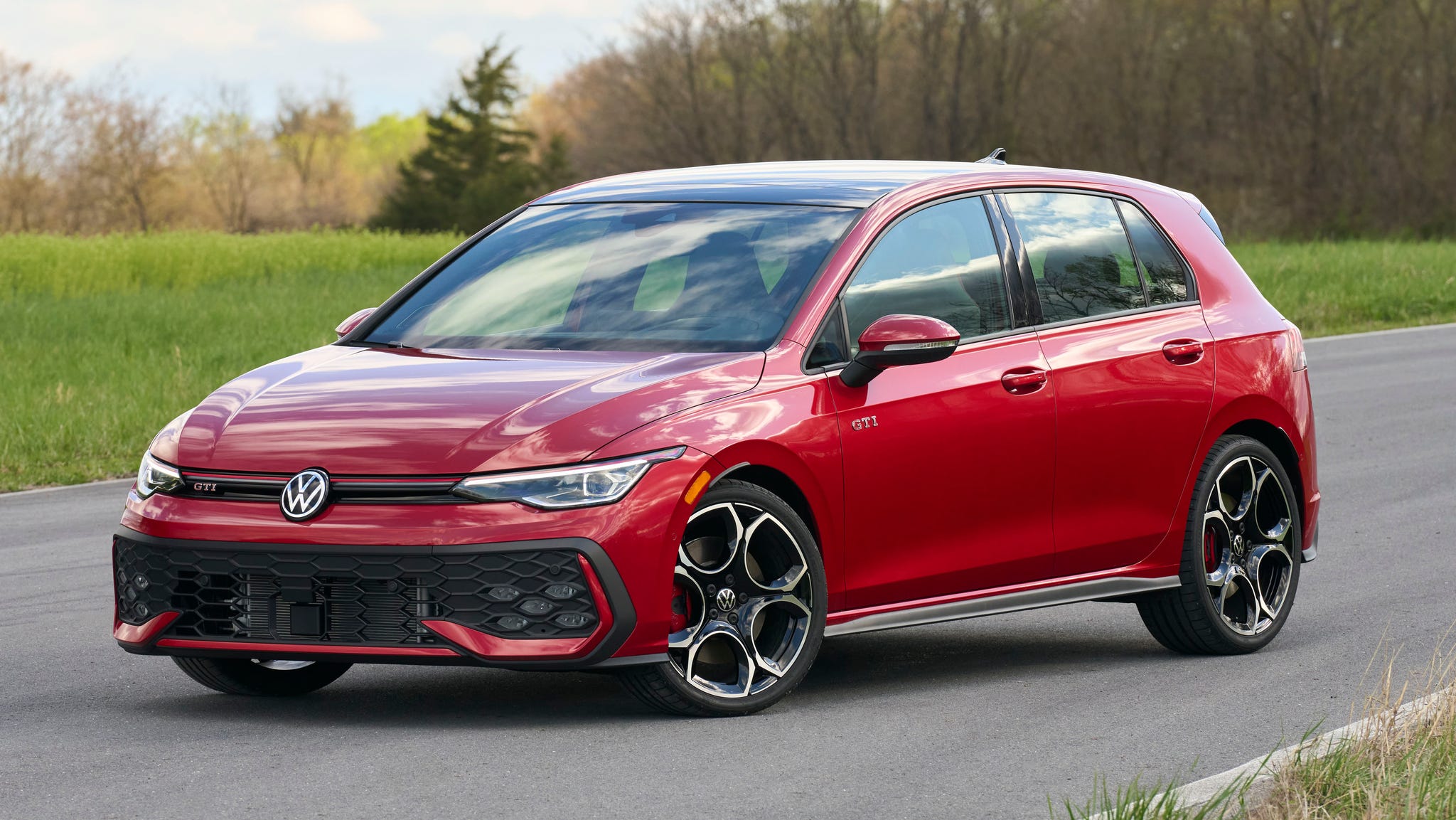 media-06-2025-golf-gti-autobahn-kings-red-metallic-30-680b97f9352d2