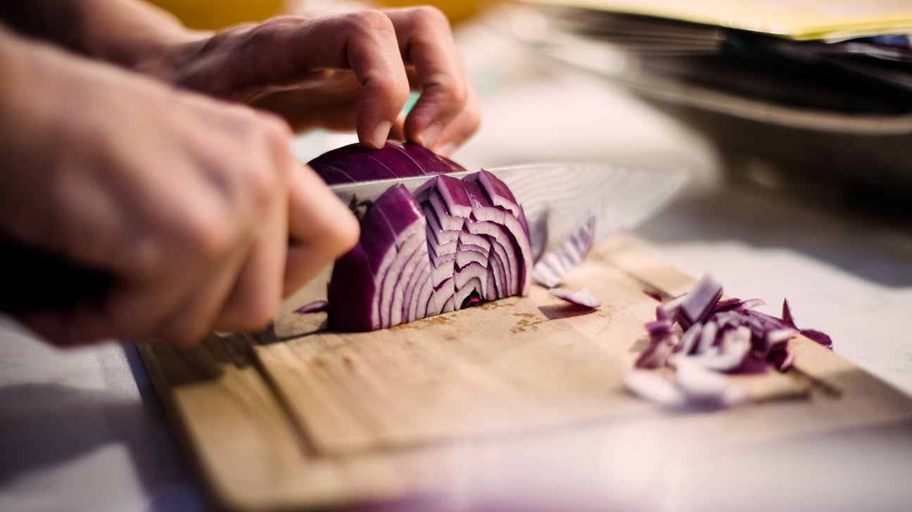 media-onions-slice-hands-1296x728-header