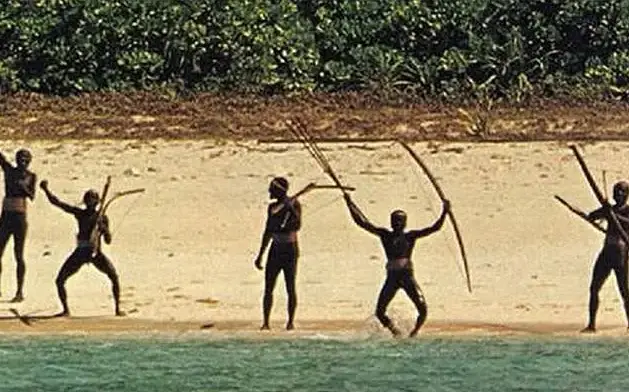 media-dis-dunya-ile-baglantisi-olmayan-kabileye-18990269_9262_m