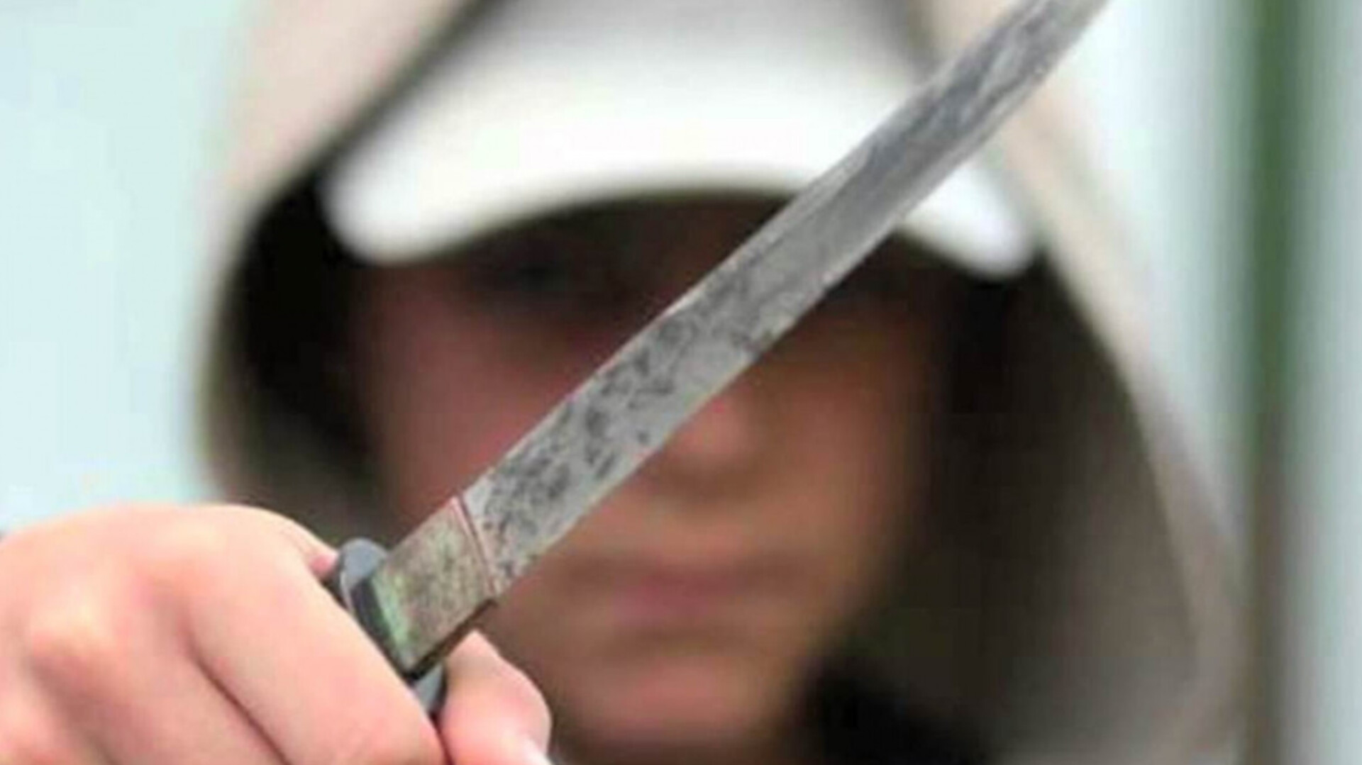 Sumqayıtda yeniyetmə bıçaqlandı - Həmyaşıdı saxlanıldı