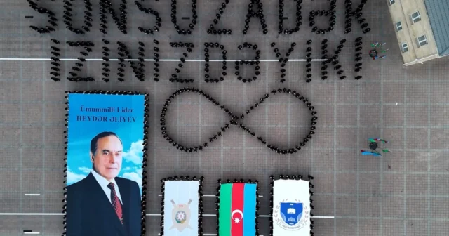 media-polis-kursantlarindan-ulu-onderin-anadan-olmasinin-103-illiyine-hesr-olunmush-fleshmob